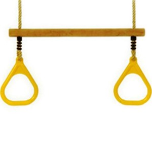 PlacZabaw.net    Akcesoria na plac zabaw dla dzieci  .  Drewniany trapez z plastikowymi obręczami na plac zabaw dla dzieci